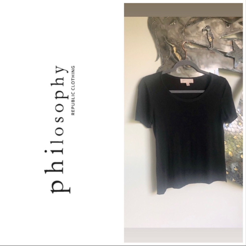 3/$30 PHILOSOPHY Black Casual Classic Scoop Neck T-shirt size Small